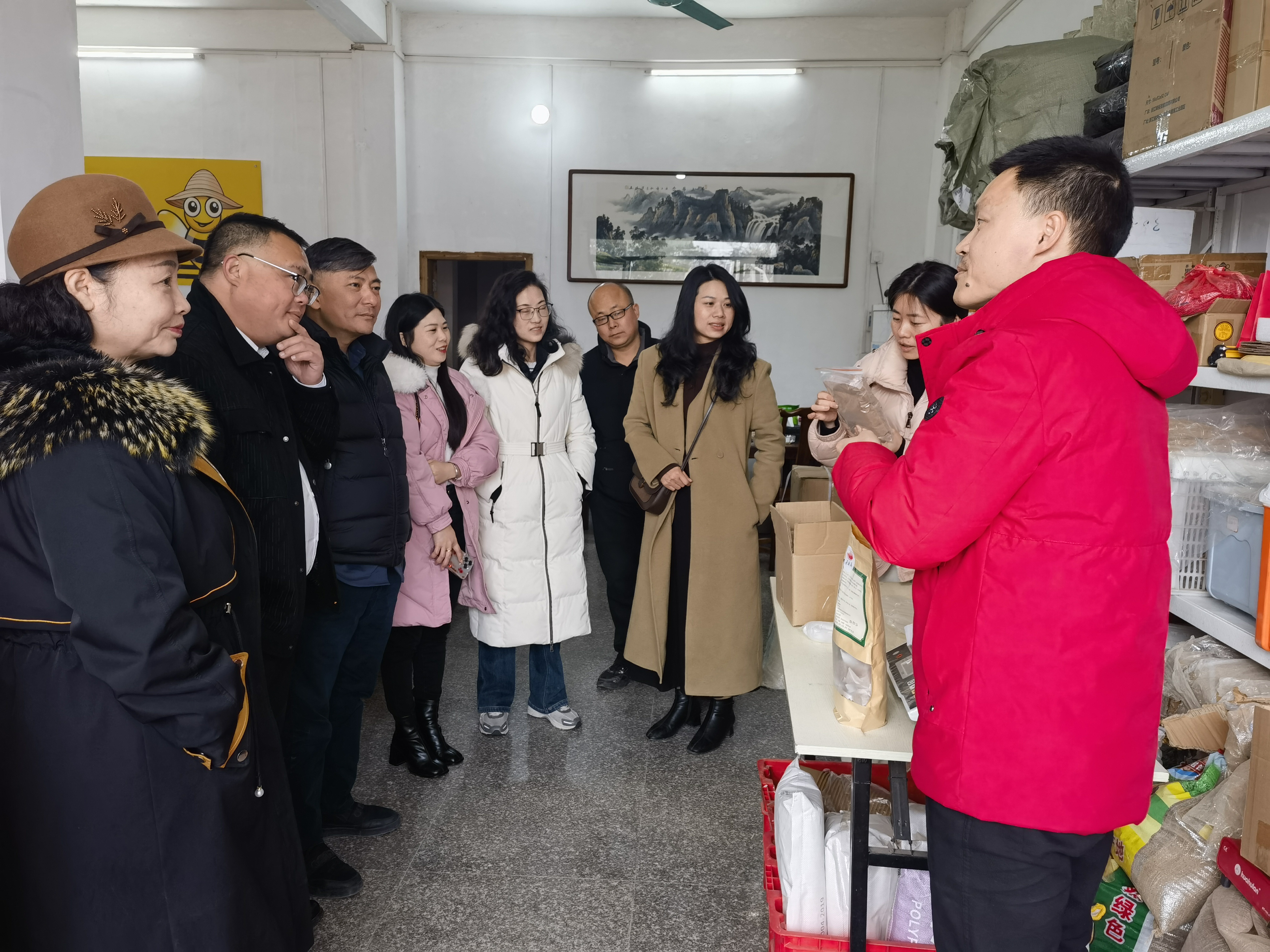 兴国商会联合总会执行会长邓习才组织秘书处